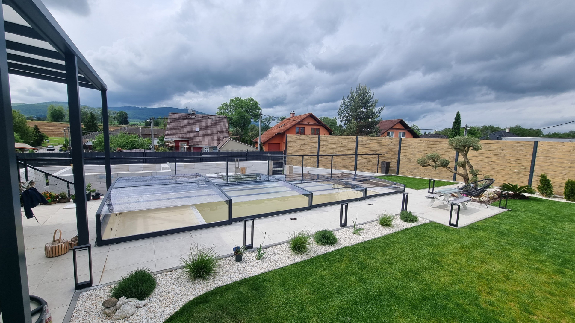 Hogyan kell gondozni a medence tetőszerkezetét, hogy évekig tartson?